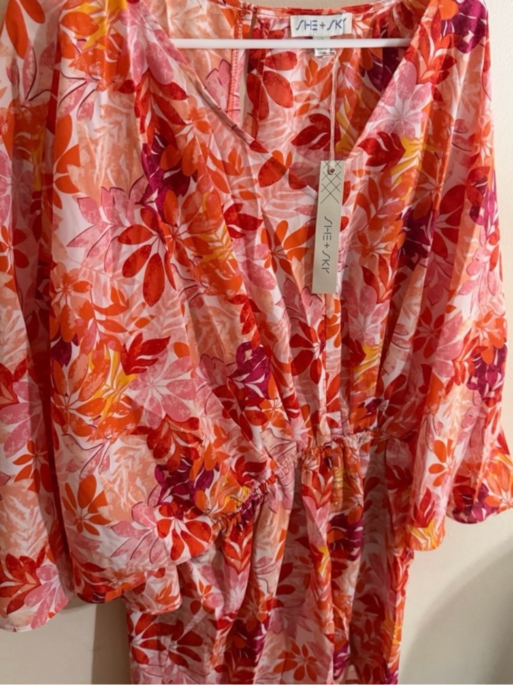 NWT She + Sky Pink Size 1x
Oversized n Orange & Red Floral Romper
